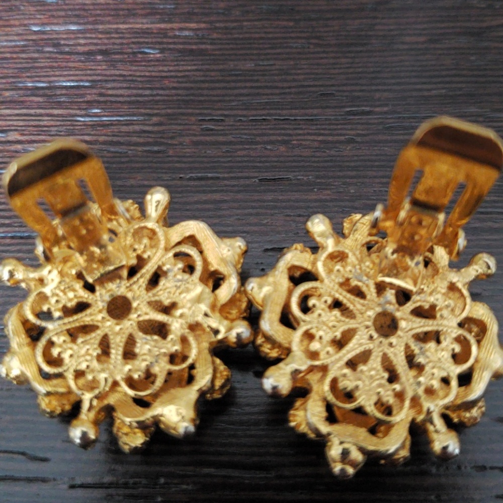🔥HP🔥Barrera signature gold dipped filigree clip on earrings - Picture 3 of 4